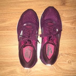 Magenta Brooks GTS 18 with cushion support
